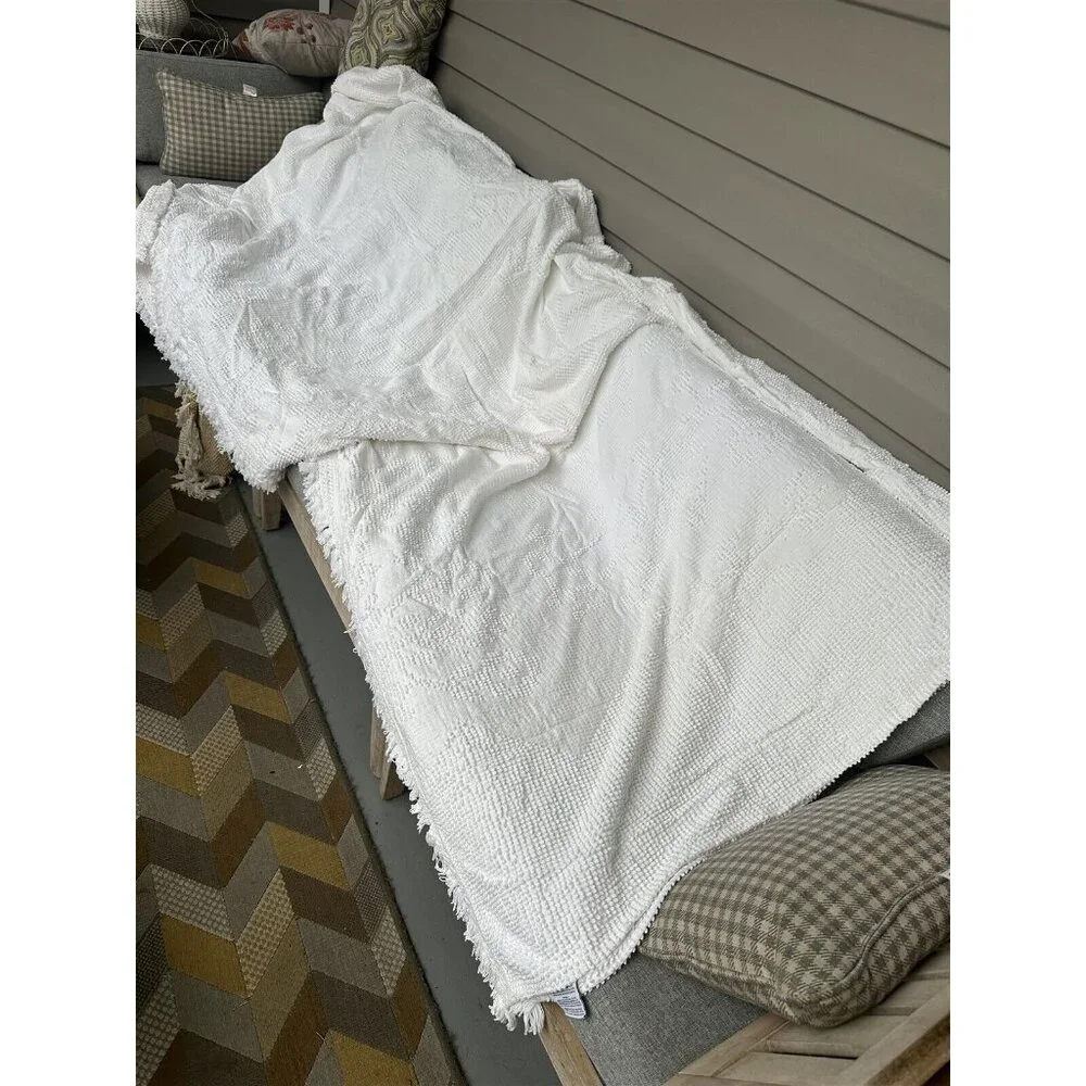Bates by Maine Heritage Weavers White Bedspread Chenille Full Size